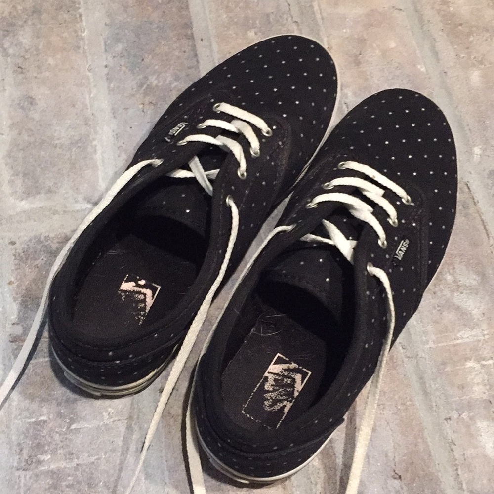 Size woman’s 6 polka dot Vans